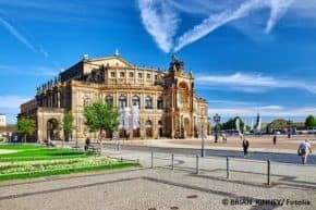 Semperoper Theaterplatz Fotolia 97007344 XS