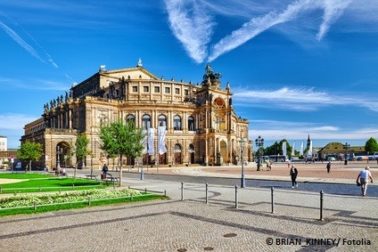 Semperoper Theaterplatz Fotolia 97007344 XS