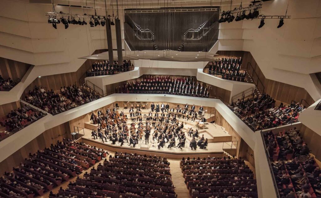 Konzerte in Dresden, Restplätze Sonderangebote Kulturpalast Dresden - Konzertsaal mit Orchester